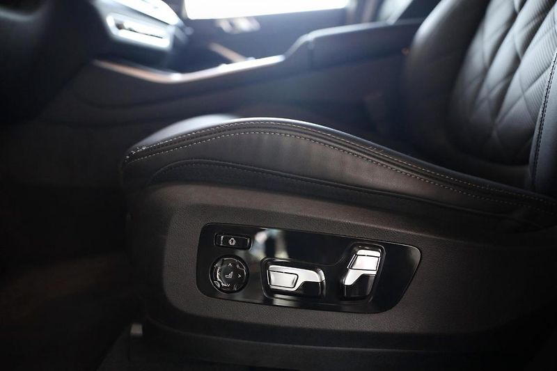 BMW X5 xDrive40i - fotka 29 z 34
