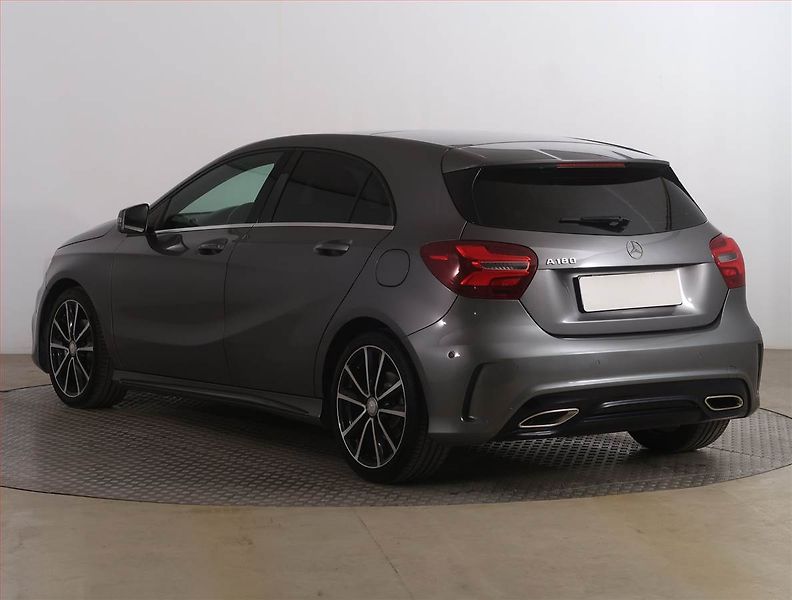 Mercedes-Benz Třídy A (2017) A 180, Kůže, Tempomat - fotka 4 z 17