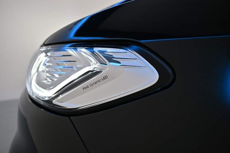 Ford Mondeo (2020) 2.0 LED ACC SONY 8AT ECOBLUE T - fotka 33 z 36