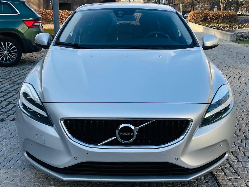 Volvo V40 2.0i MANUÁL KAMERA SERVISKA - fotka 6 z 45