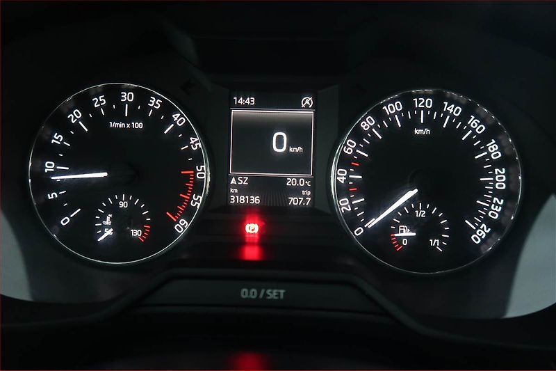 Škoda Octavia (2014) 2.0 TDI, 4X4, Navi, Xenony - fotka 11 z 20
