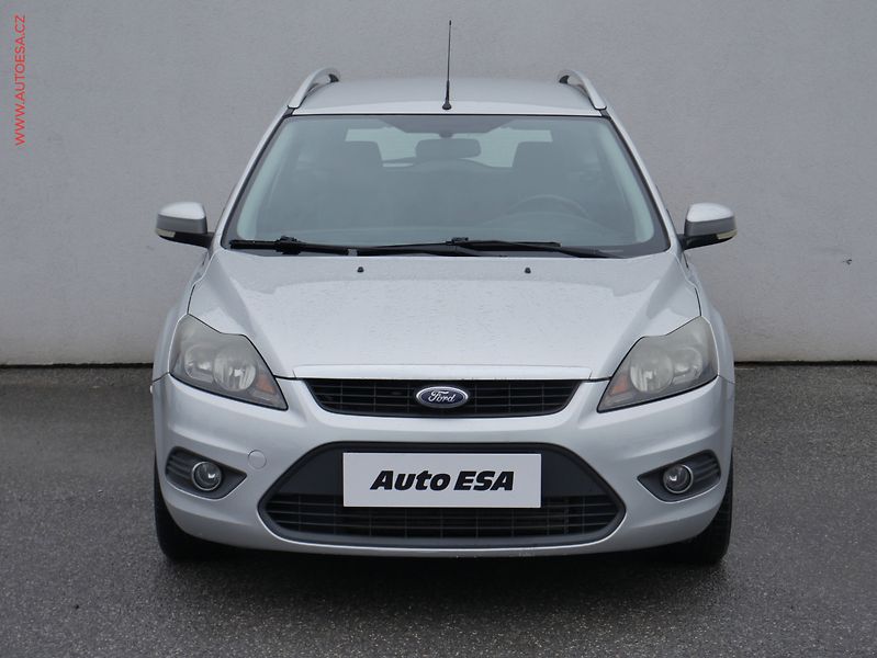 Ford Focus (2010) 1.6 TDCi, AC, tažné - fotka 2 z 19