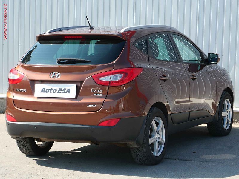 Hyundai ix35 (2013) 2.0 CRDi 4x4, ČR, xenon - fotka 4 z 19