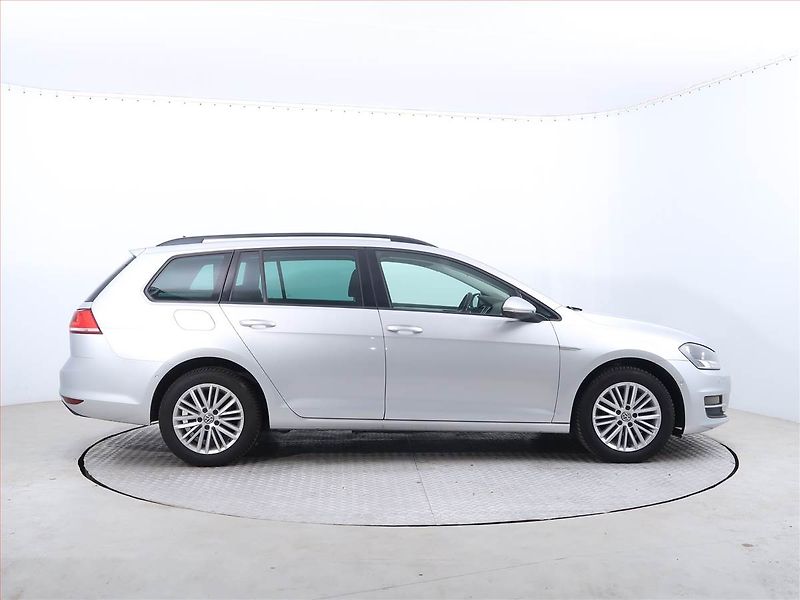 Volkswagen Golf (2014) 1.6 TDI, Navi, Tempomat - fotka 6 z 19