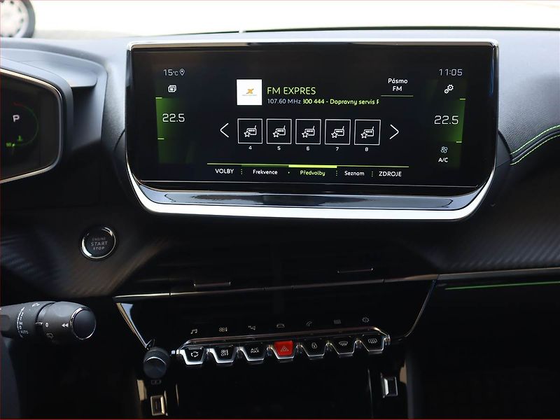 Peugeot 208 (2022) GT 1.2 PureTech, Automat - fotka 12 z 23