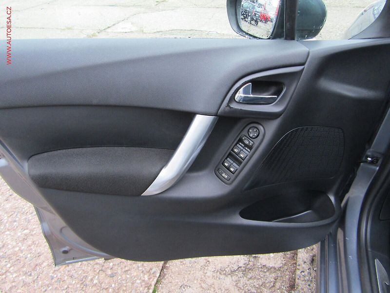 Citroën C3 (2010) 1.6VTi, AC, tempo, park.asist - fotka 14 z 20