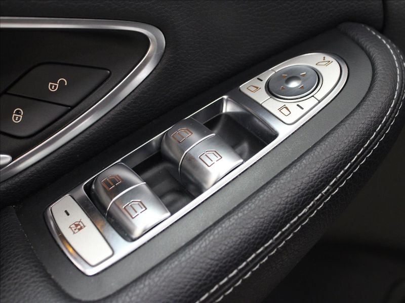 Mercedes-Benz Třídy C 2,0 200 T EXCLUSIVE TOP! - fotka 15 z 39