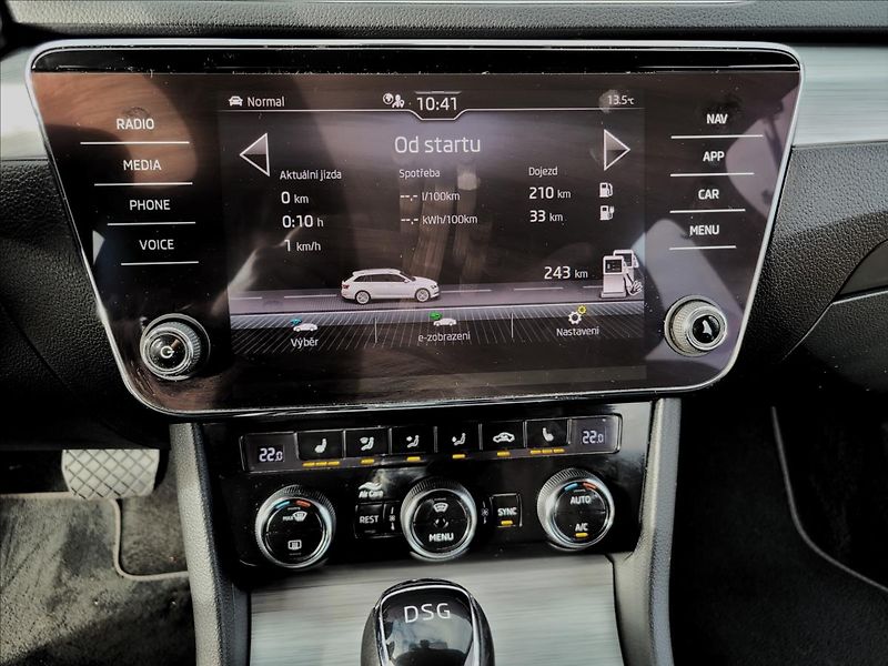 Škoda Superb 1,4 TSI,PHEV,DSG,LED,NAVI,VÝHŘ - fotka 29 z 47
