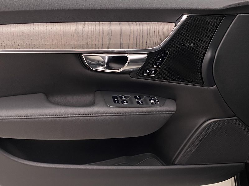 Volvo V90 CC D5 AWD MOMENTUM POLESTAR  - fotka 29 z 46
