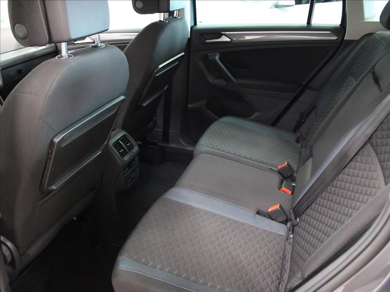 Volkswagen Tiguan 2,0 TSi 140 KW, LED, DSG, 4 Mo - fotka 15 z 30