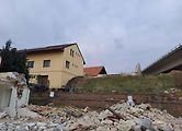 Ve Slaném-Kvíci musí výstavbě nového dálničního mostu ustoupit domy i některé zahrádky s chatkami.