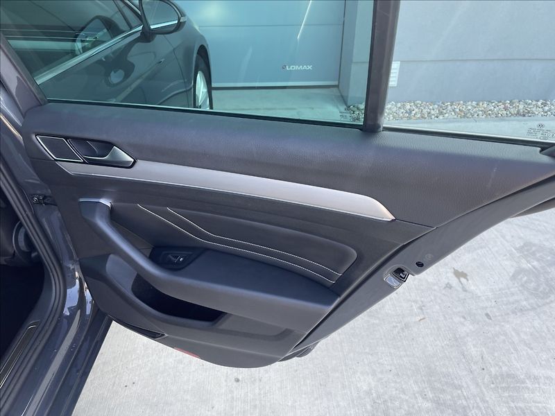 Volkswagen Passat 2,0 TSI 200KW 4X4 DSG ČR. - fotka 27 z 29