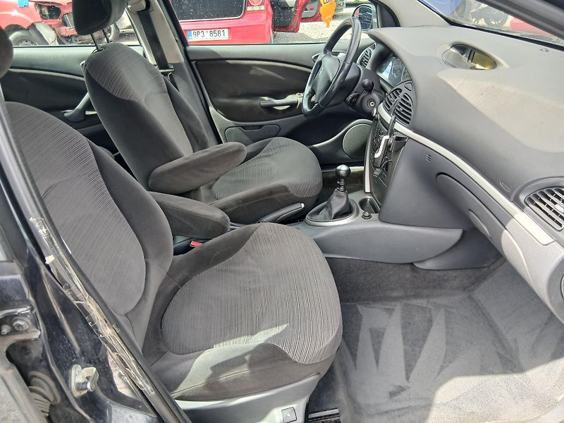 Citroën C5 2.0 HDI, klima - fotka 22 z 26