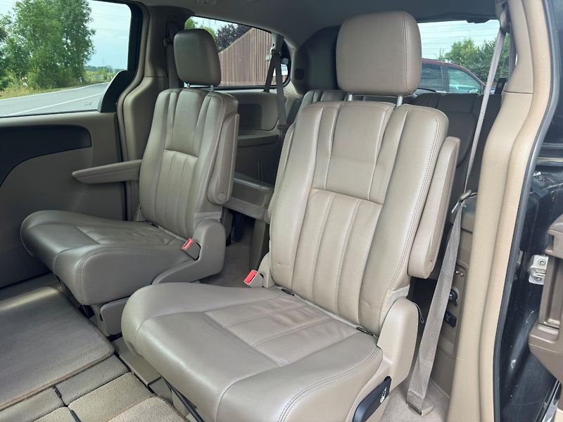 Chrysler Town & Country (2012) 3.6 RT Stown DVD 2012 - fotka 12 z 19