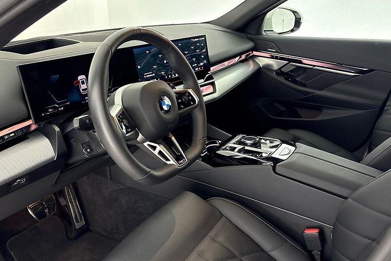 BMW Řada 5 540d xDrive Touring - fotka 6 z 25