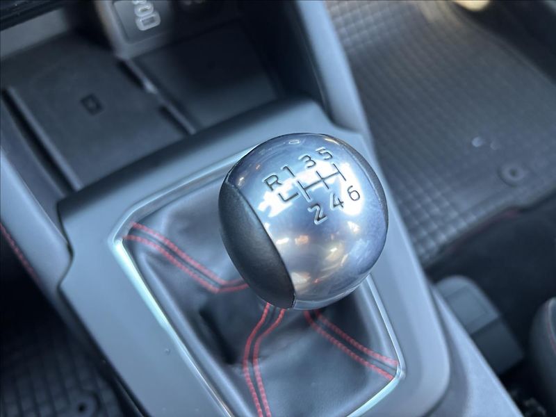 Ford Kuga 1,5 EcoBoost 111kW ST-Line X - fotka 45 z 48