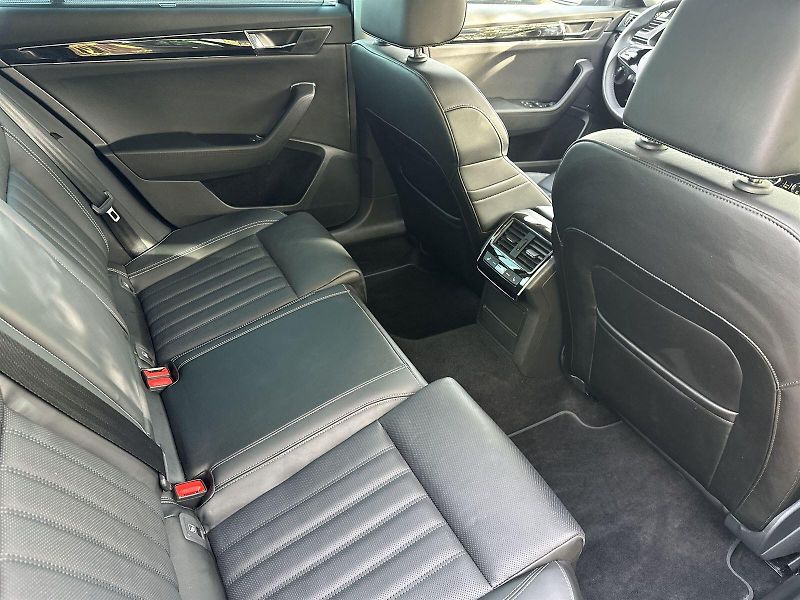 Škoda Superb (2023) Combi 2.0 TDI DSG L&K - fotka 11 z 39