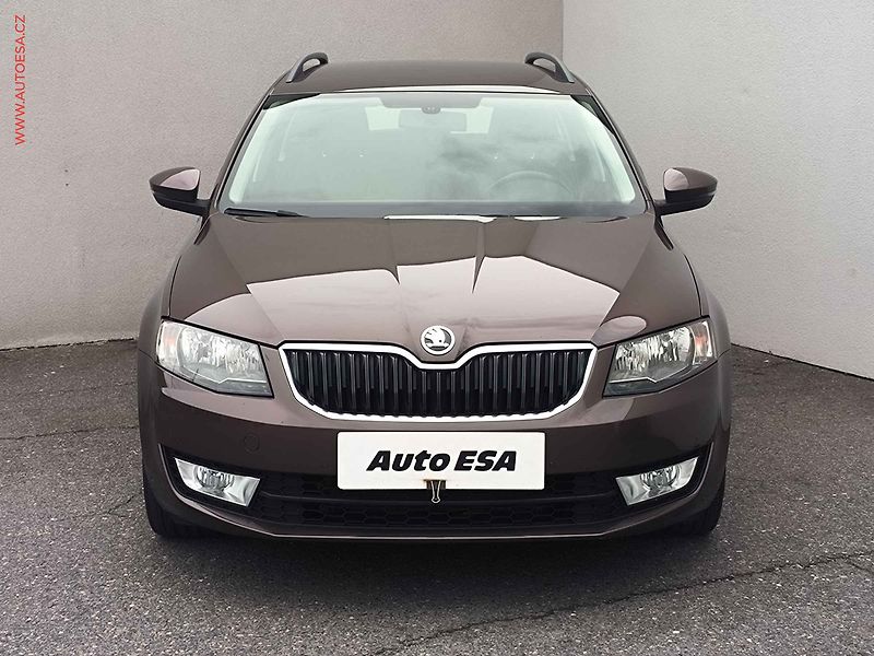 Škoda Octavia (2013) 1.6 TDi, DSG, park.čidla - fotka 2 z 23