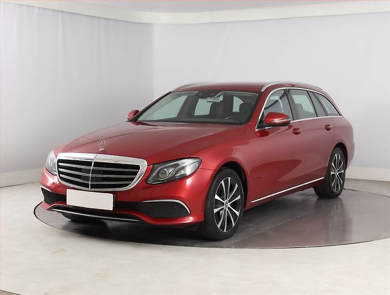 Mercedes-Benz Třídy E (2019) E 220 d - fotka 2 z 26