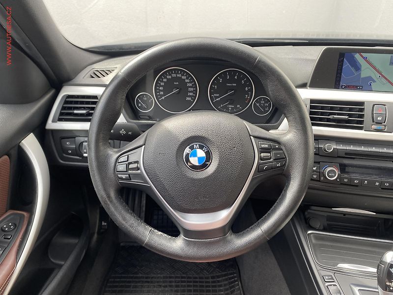 BMW Řada 3 (2013) 3.0i 335i, AT, navi, bixen - fotka 11 z 18