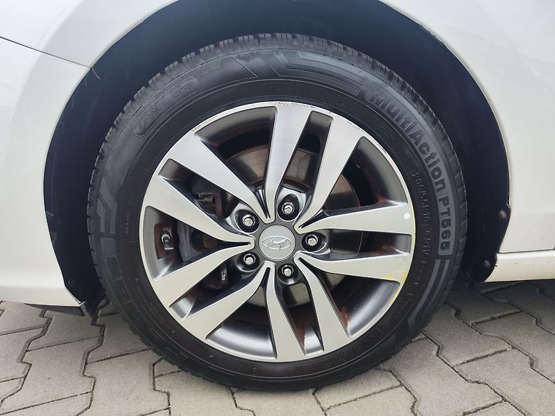 Hyundai i30 1.0 T-GDI/88kW Komfort - fotka 24 z 29