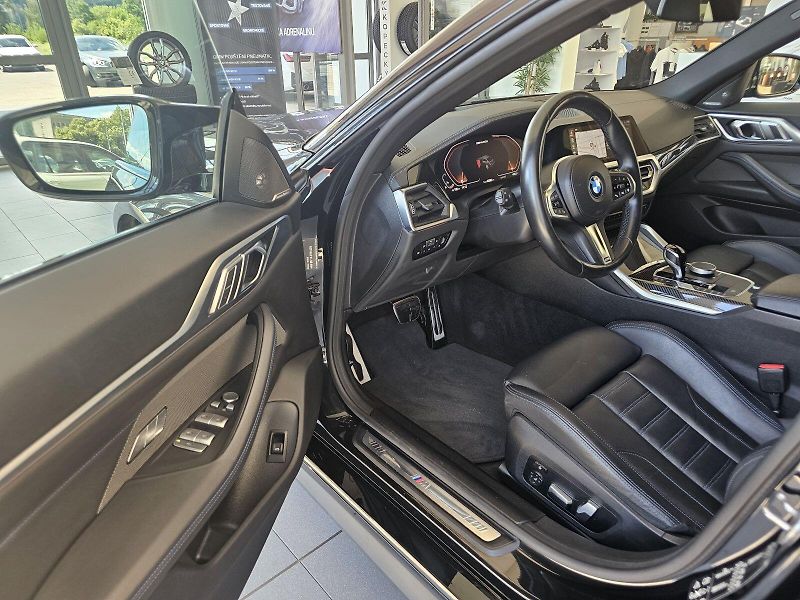 BMW Řada 4 M440i xDrive - fotka 12 z 36