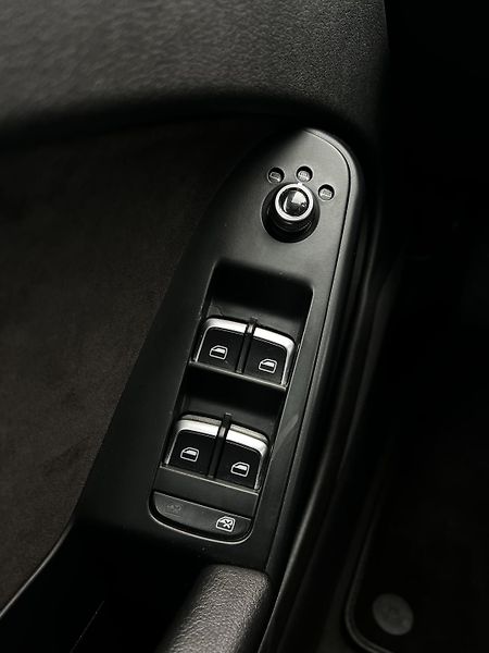 Audi A4 3.0TDI 180kW Quattro S-LINE  - fotka 22 z 27