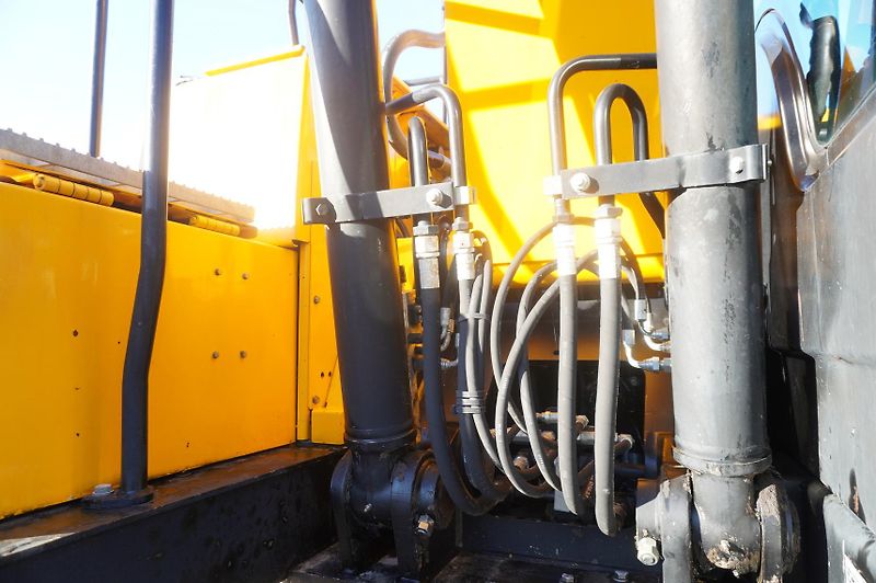 JCB (2016) JS 145LC crawler excavator - fotka 16 z 24