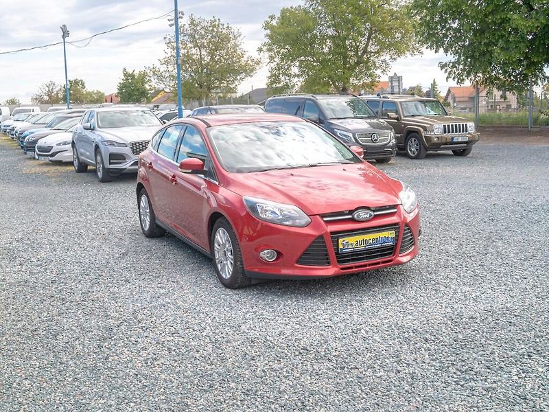 Ford Focus (2012) 1.6i 16V 110KW – VÝBAVA! - fotka 3 z 46