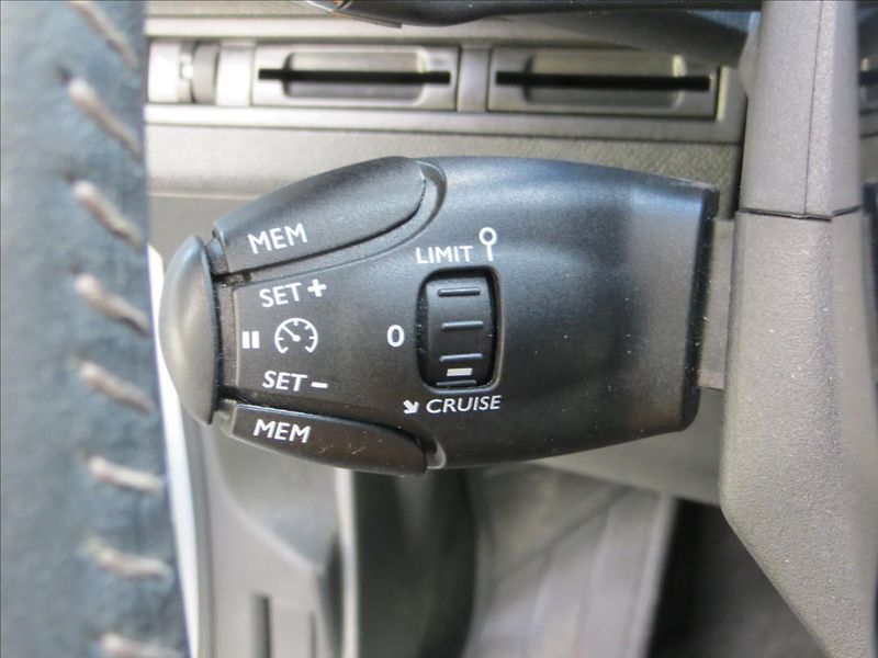Peugeot 3008 1,5 BlueHDi AUT ACTIVE ČR - fotka 19 z 23