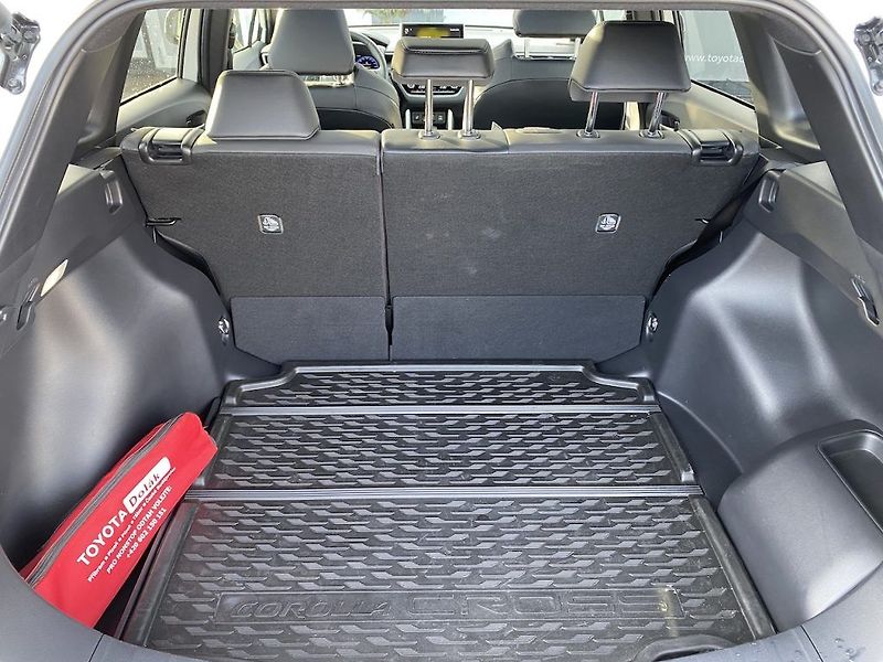 Toyota Corolla Cross 2.0HSD, ČR-1, Premiere, záruka - fotka 35 z 38