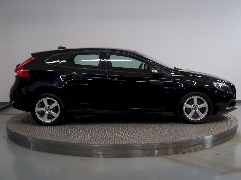 Volvo V40 (2016) 2.0D 88KW - fotka 8 z 26