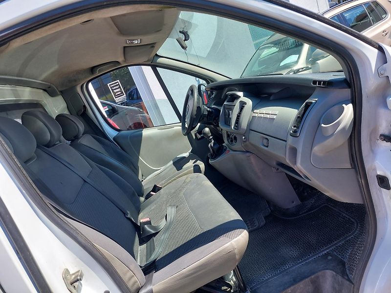 Opel Vivaro (2009) 2.0CDTi-84kW - fotka 15 z 22