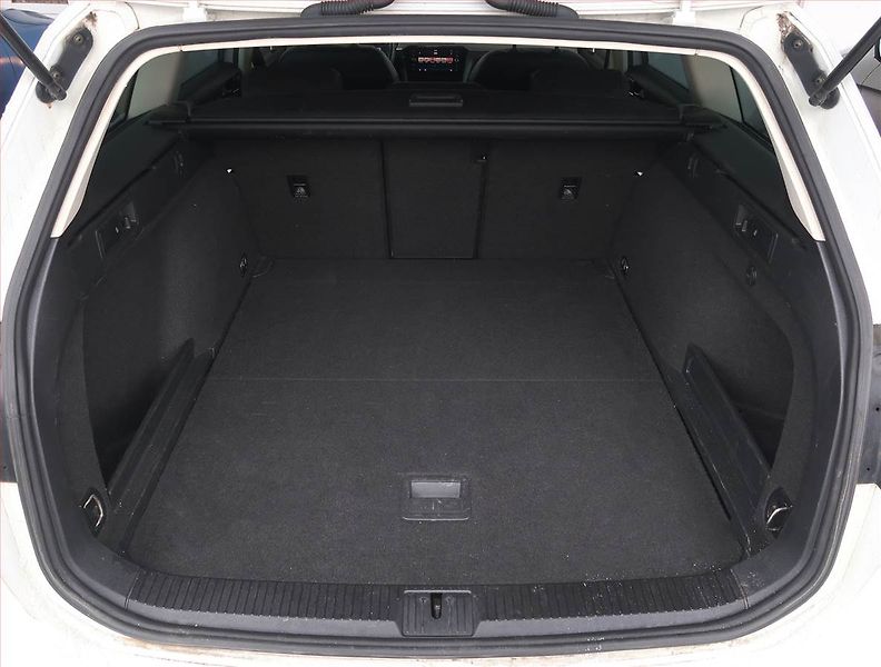 Volkswagen Passat (2017) 2.0 TDI, Automat, Kůže - fotka 14 z 16