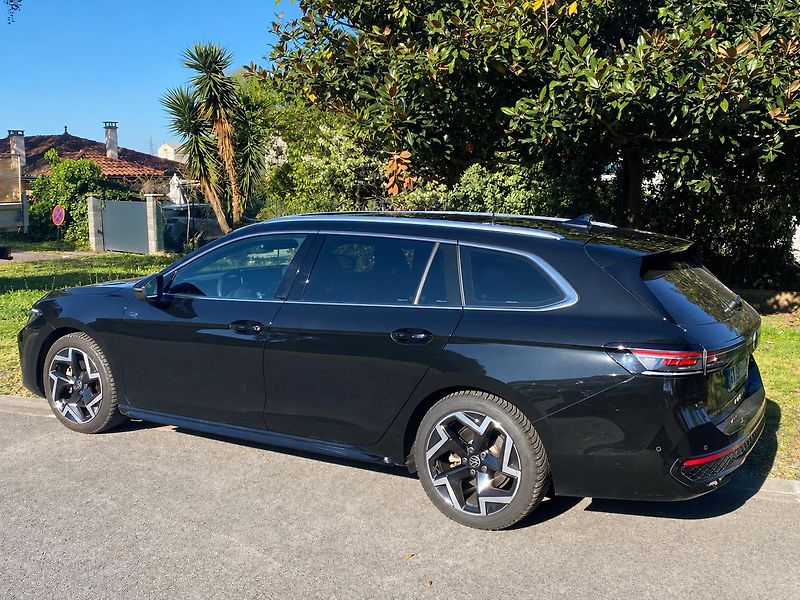 Volkswagen Passat 2.0tdi R line DSG kombi  - fotka 2 z 9