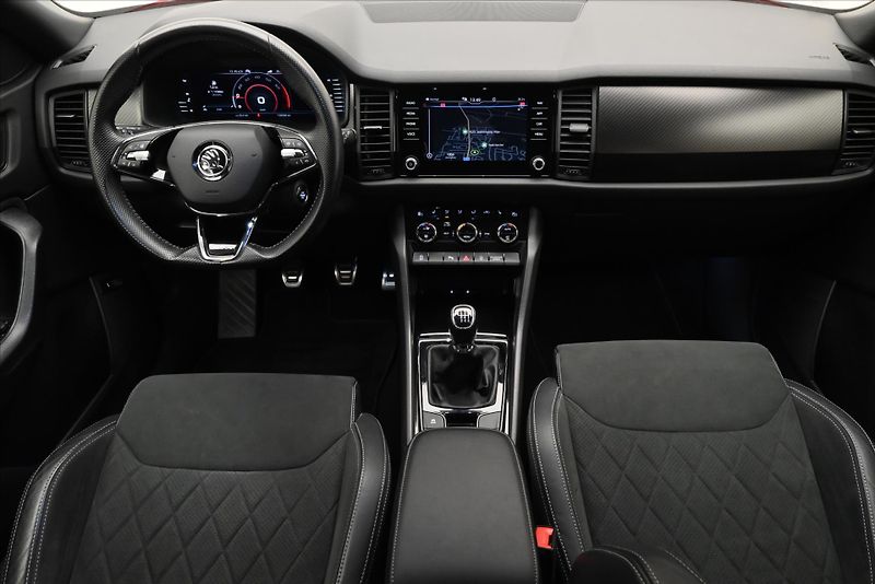 Škoda Kodiaq 1,5 TSI 110kW Sportline Busine - fotka 15 z 31
