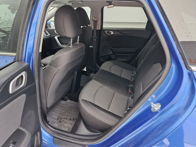 Kia Ceed  Top 1,5 T-GDI (118 kW) MAN - fotka 10 z 10