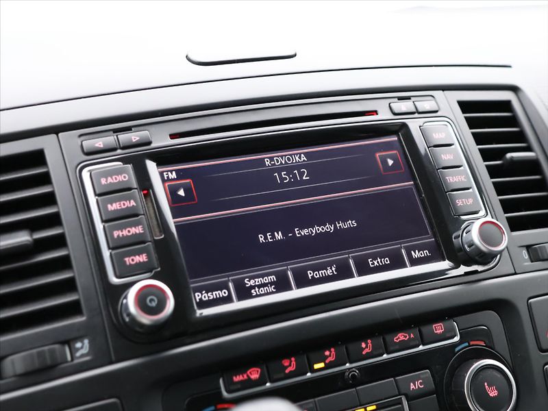 Volkswagen Multivan 2,0 TSI 150kW 4M DSG Highline - fotka 24 z 39