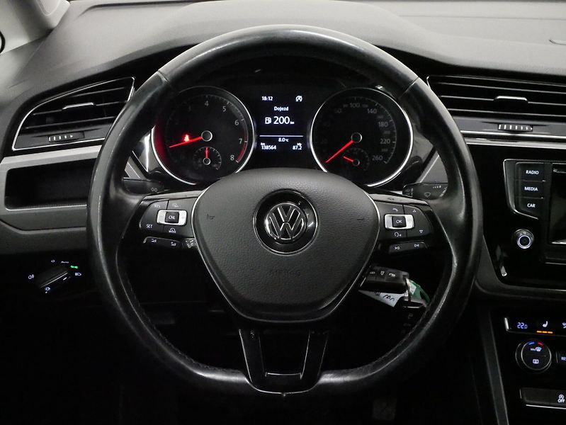 Volkswagen Touran - fotka 18 z 26