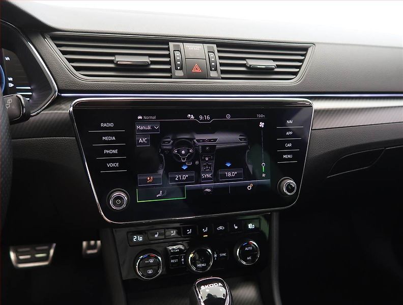 Škoda Superb (2023) Sportline 1.5 TSI, digi klima - fotka 20 z 31