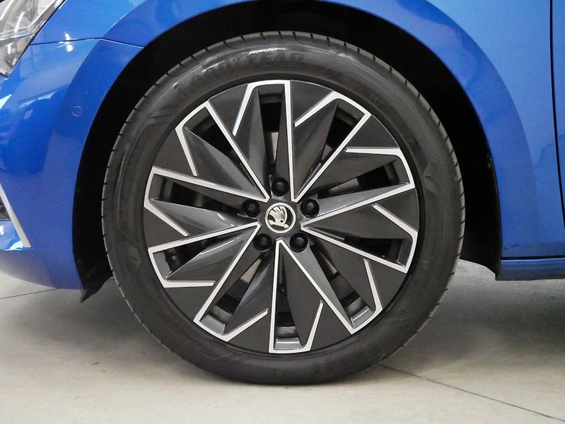 Škoda Superb - fotka 10 z 30