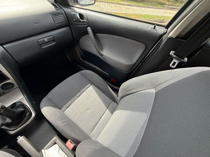 Škoda Octavia (2010) 1,9 TDI TOUR xenon - fotka 9 z 14