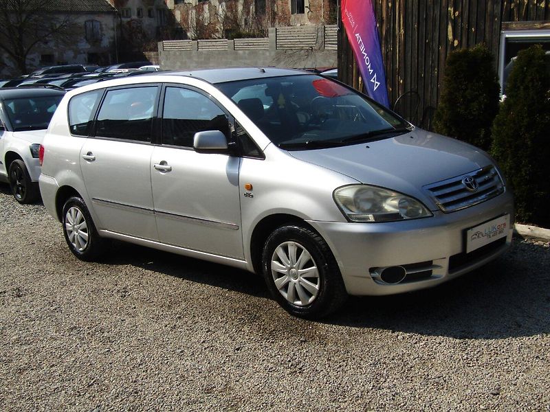 Toyota Avensis Verso (2003) 2.0 D-4D 85kW BEZ KOROZE A DPF - fotka 7 z 30