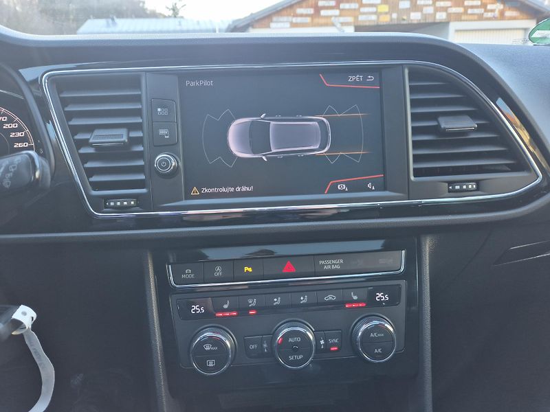 Seat Leon ST FR 2,0TDi 110kw DSG 18ALU - fotka 25 z 43