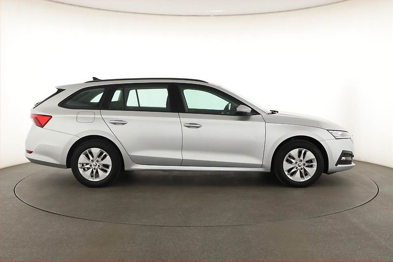 Škoda Octavia (2022) Ambition 2.0 TDI, ČR,1.maj - fotka 6 z 21