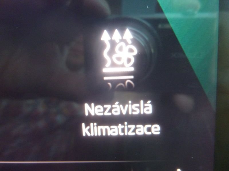 Škoda Enyaq (2022) 82 kWh RS 4x4 - fotka 25 z 38
