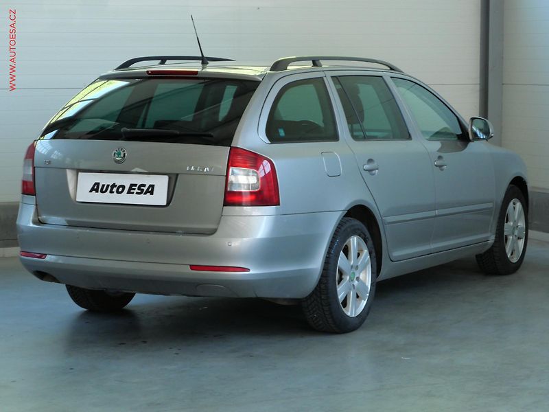 Škoda Octavia (2010) 2.0TDi, Xenon, AC - fotka 4 z 22