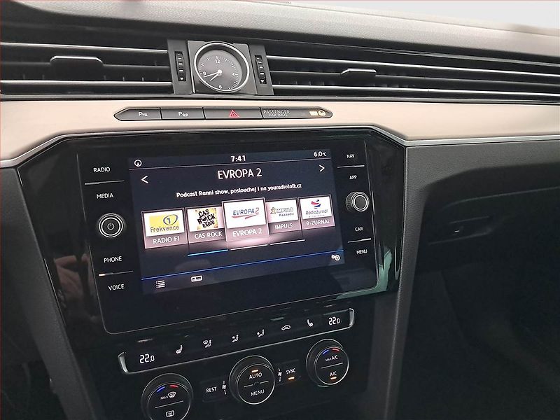 Volkswagen Passat (2017) Highline 2.0 TDI, Serv.kniha - fotka 12 z 19