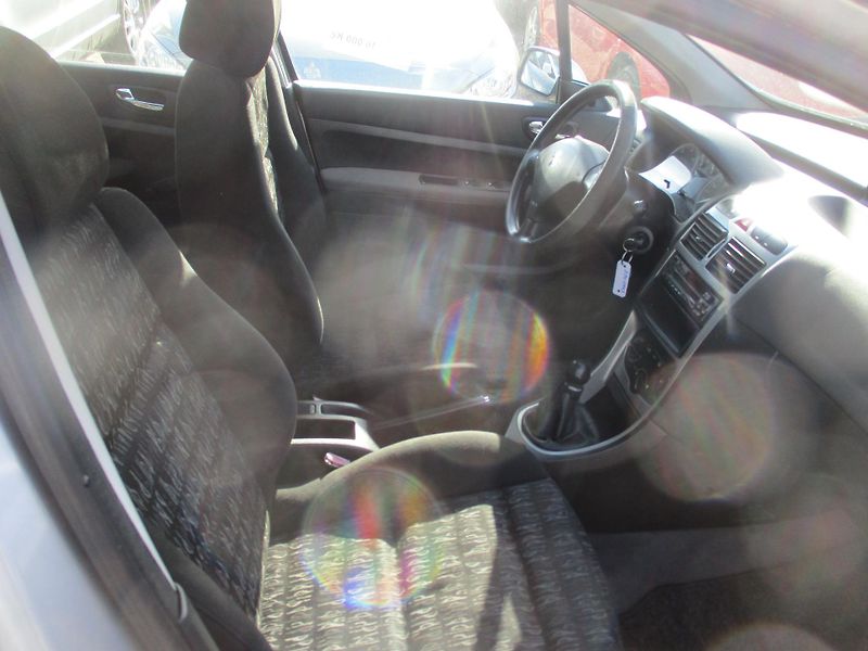 Peugeot 307 (2003) combi 2,0 HDi - fotka 6 z 11
