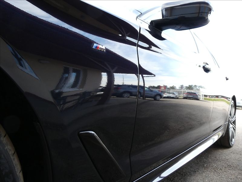 BMW Řada 5 3,0 540d xDrive 235kW MPaket,D - fotka 15 z 50